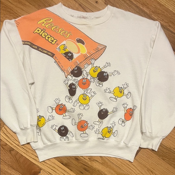 hershey Tops - Vintage 1982 Reese's Pieces Graphic Sweatshirt